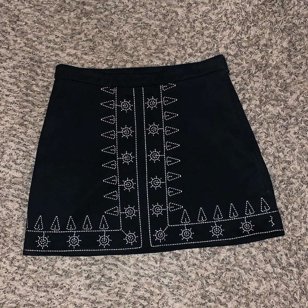 Black skirt with white embroider
